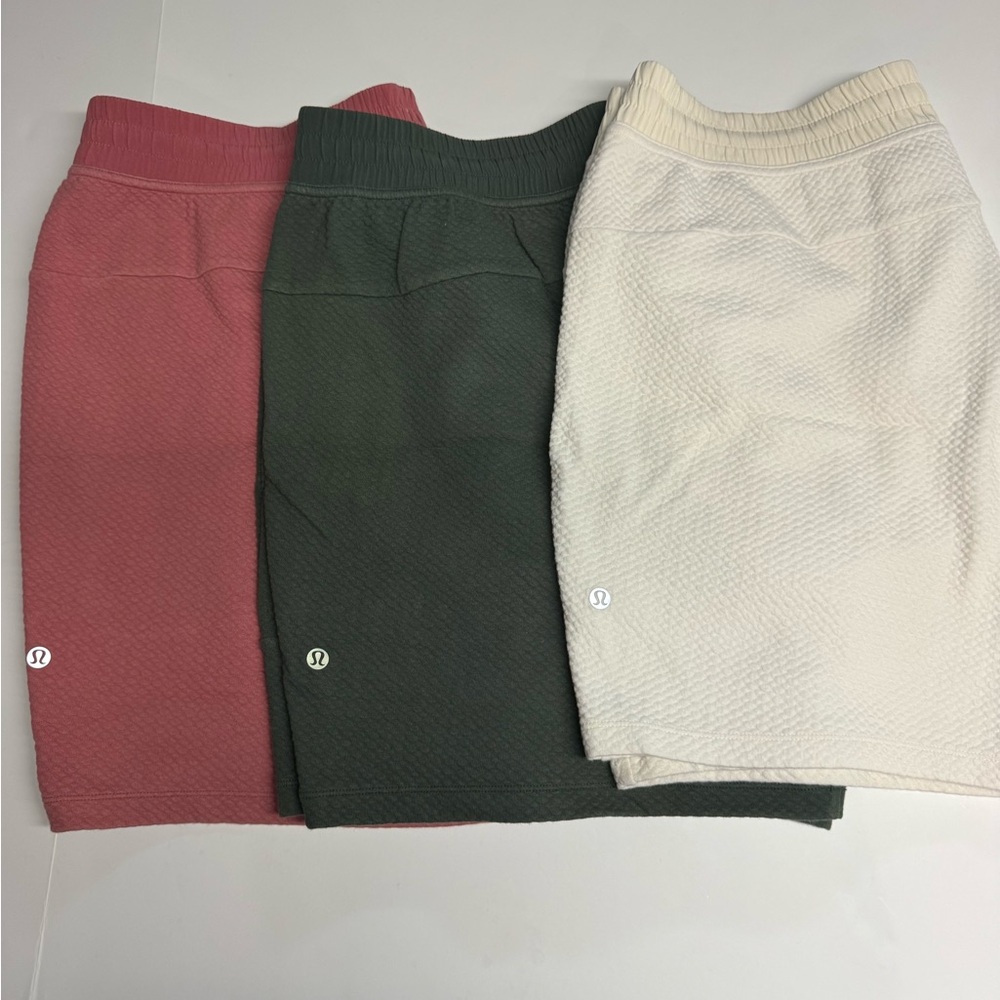 lululemon at ease men’s short bundle - Pink, Green, Cream